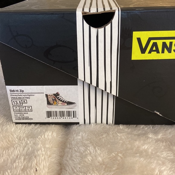 Nightmare Before Christmas Sk8-Hi Zip Vans - Picture 5 of 7